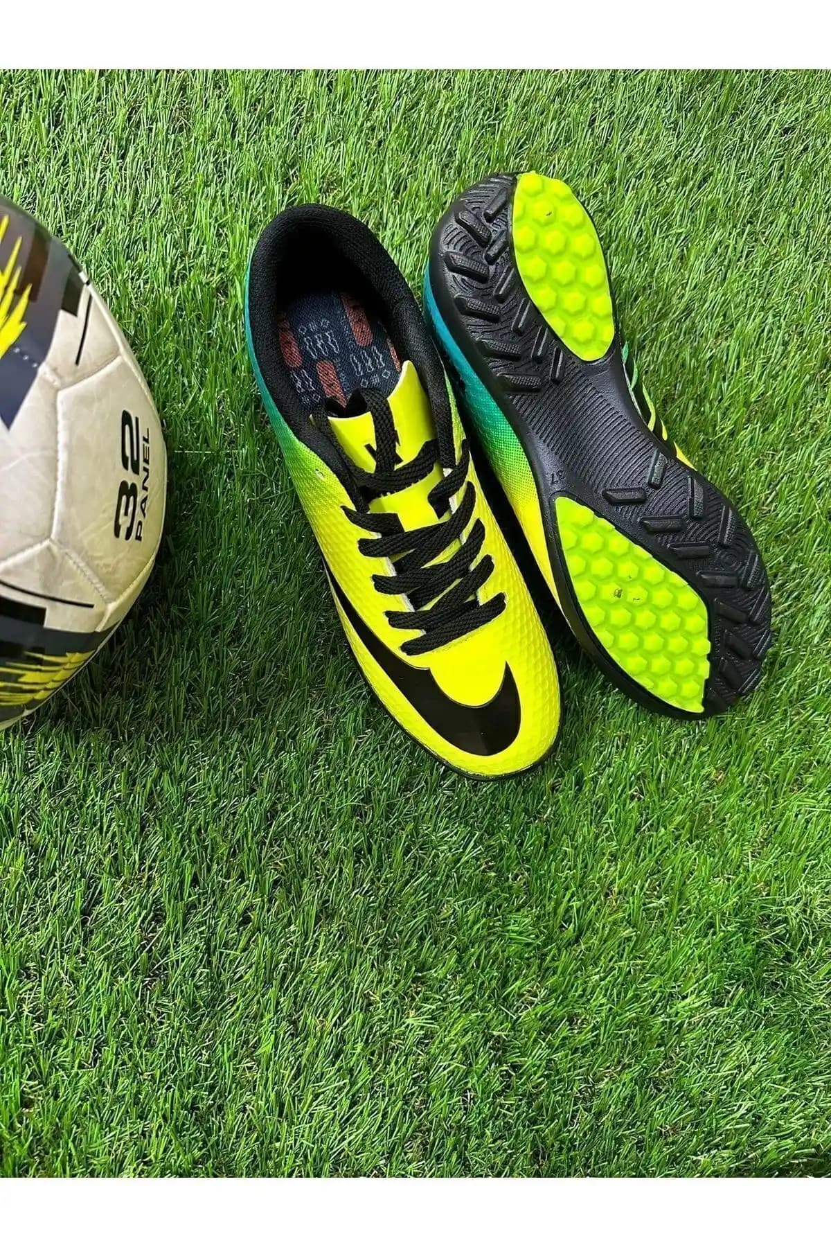 RUNSTEP Halı Saha Futbol Ayakkabısı: Performans ve Dayanıklılık Sunan Çevre Dostu Seçenek