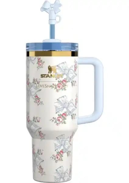 Stanley Loveshackfancy 40OZ Kurdele Rosa Termos: Dayanıklı ve Şık Tasarım, Çevre Dostu Özellikler