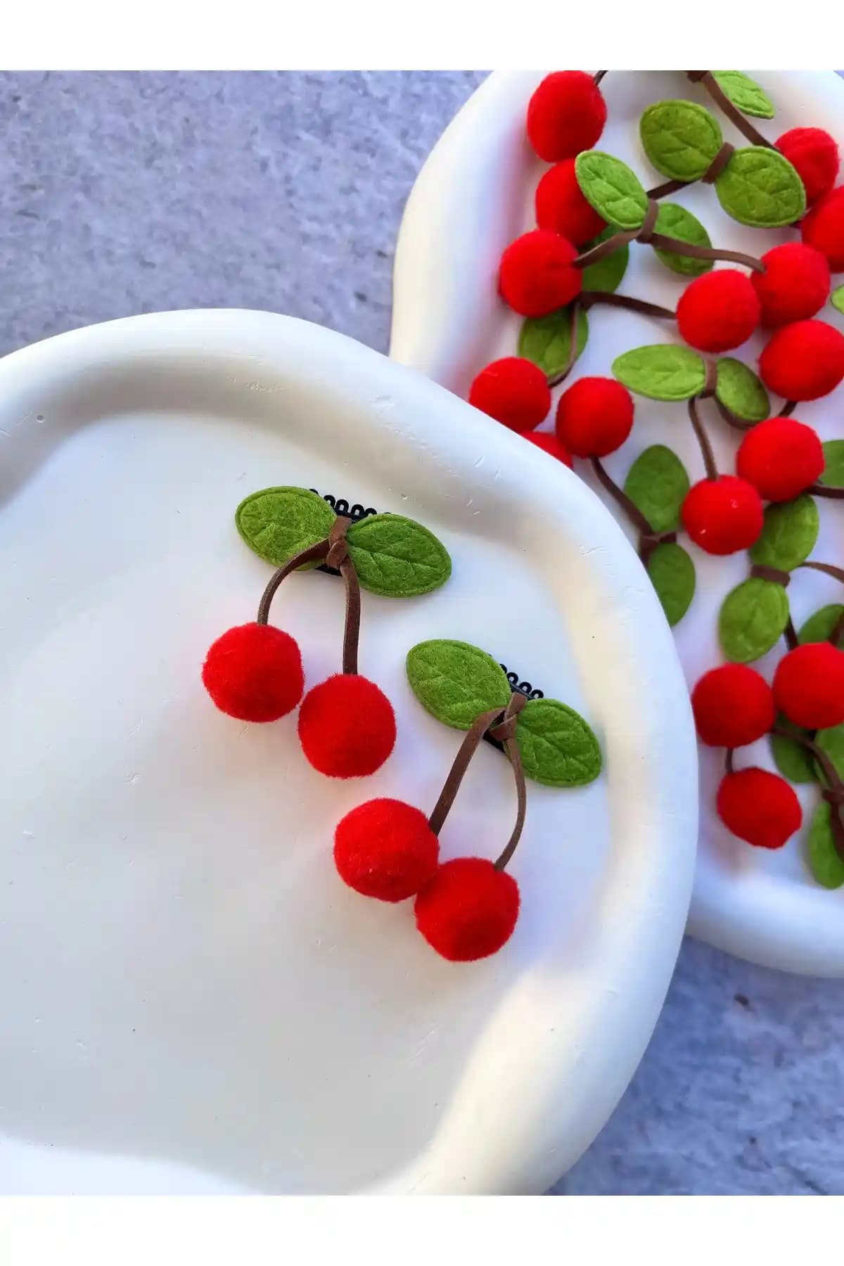 Toka Sepetim Kirazlı Saçsız Bebek Tokası: Estetik ve Fonksiyonellik Bir Arada