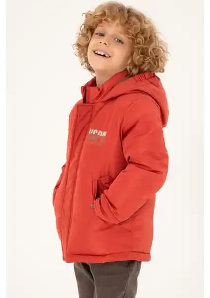 U.S. Polo Assn. Erkek Çocuk Kiremit Kabanı: Şık ve Fonksiyonel Kış Giyim Seçeneği