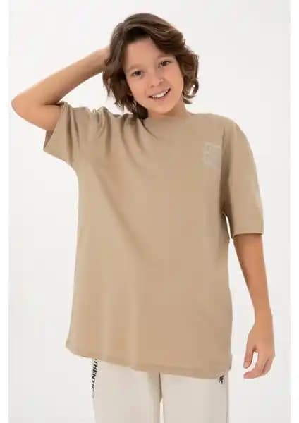 U.S. Polo Assn. Erkek Çocuk Tişörtleri Karşılaştırması: Kum Comfort ve Oversize Modelleri