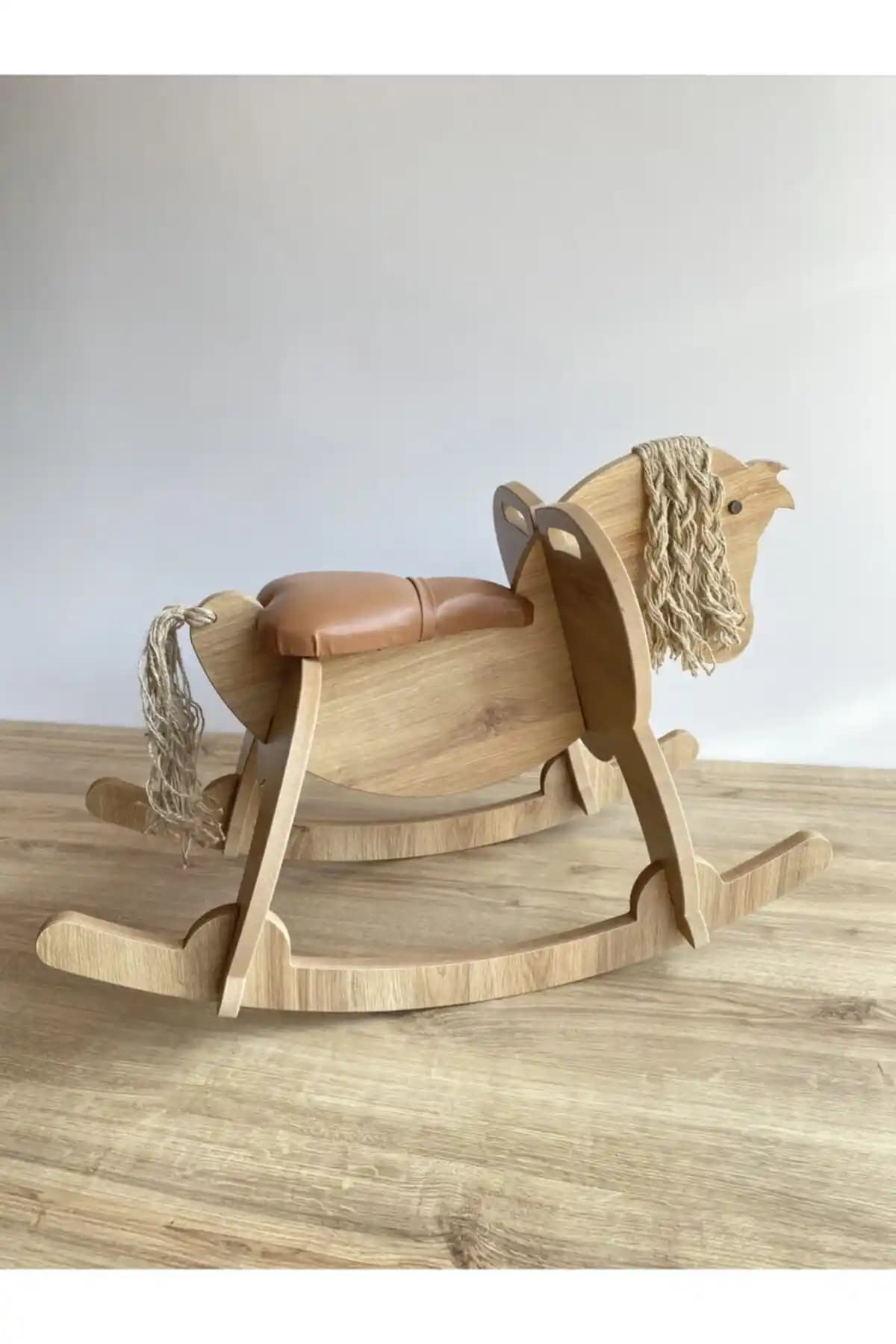 2025'te Çocuklarınızın Gelişimini Destekleyecek Ahşap Sallanan At