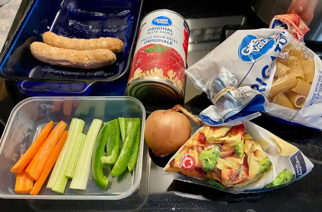 Artan Sosis ve Sebzelerle Pratik Makarna Yemeği Hazırlama Yöntemleri ve İpuçları