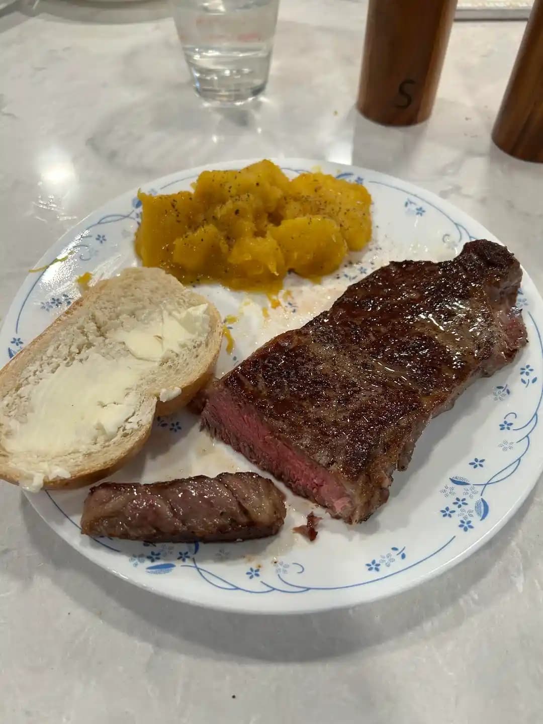 Evde Sevgililer Günü İçin Ekonomik ve Lezzetli Steak Yemeği Hazırlama Rehberi