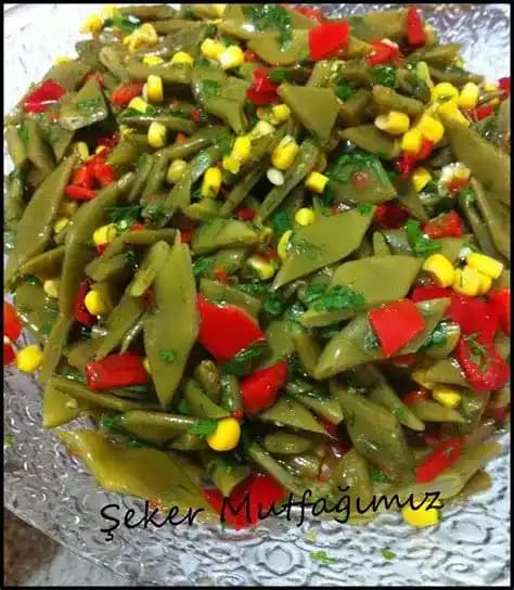 Farklı Fasulye Salatası Tarifleri ve Hazırlama Yöntemleriyle Besleyici Öğünler