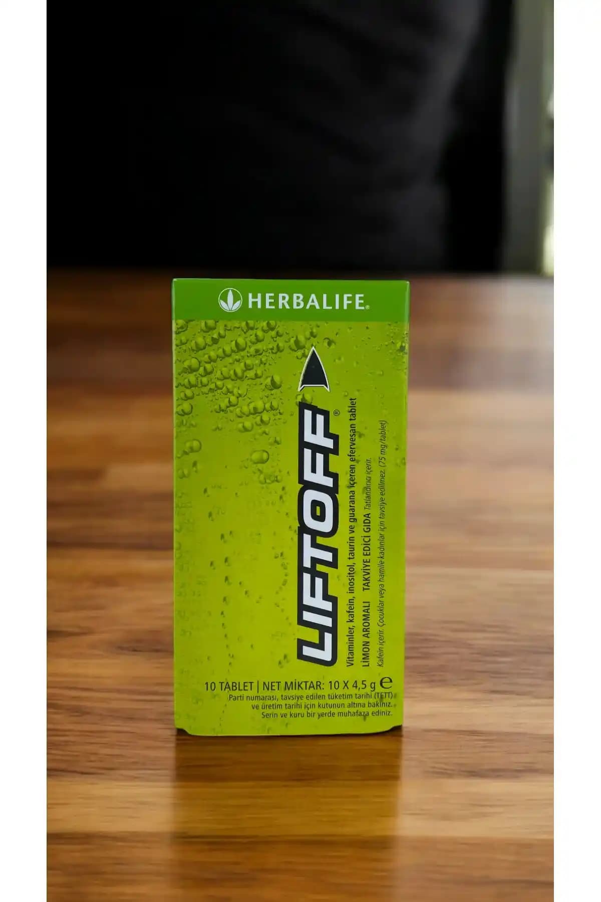 Herbalife Liftoff Limon Aromalı Efervesan İçecek: Enerji ve Tazelik Sunan Pratik Takviye