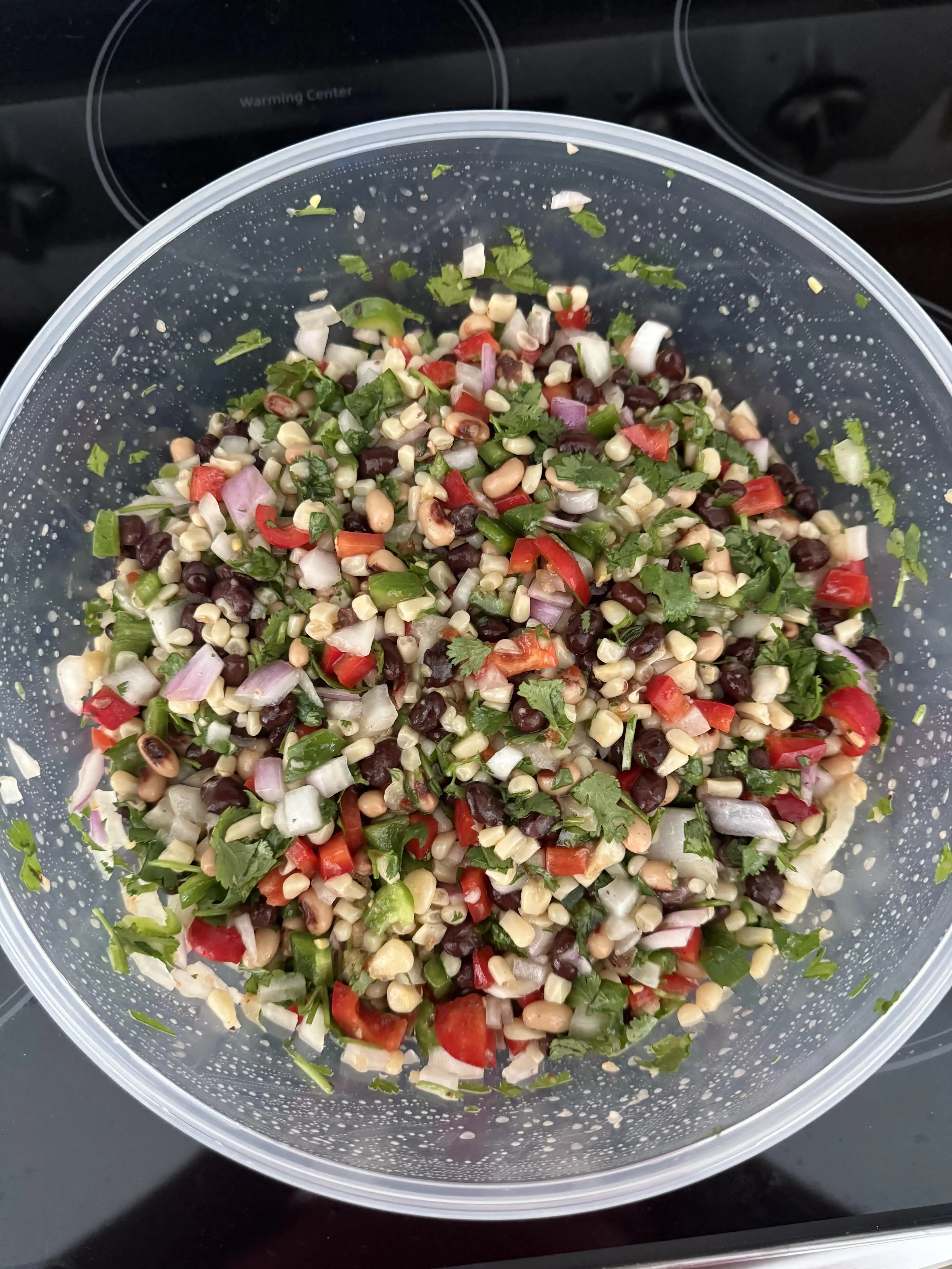 Redneck Caviar: Güney Amerika Kökenli Çok Yönlü Fasulyeli Salata Tarifi ve Varyasyonları