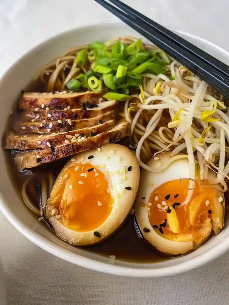 Sarımsaklı Tereyağlı Ramen Tarifi: Kiler Malzemeleriyle Sağlıklı ve Ekonomik Hazırlık