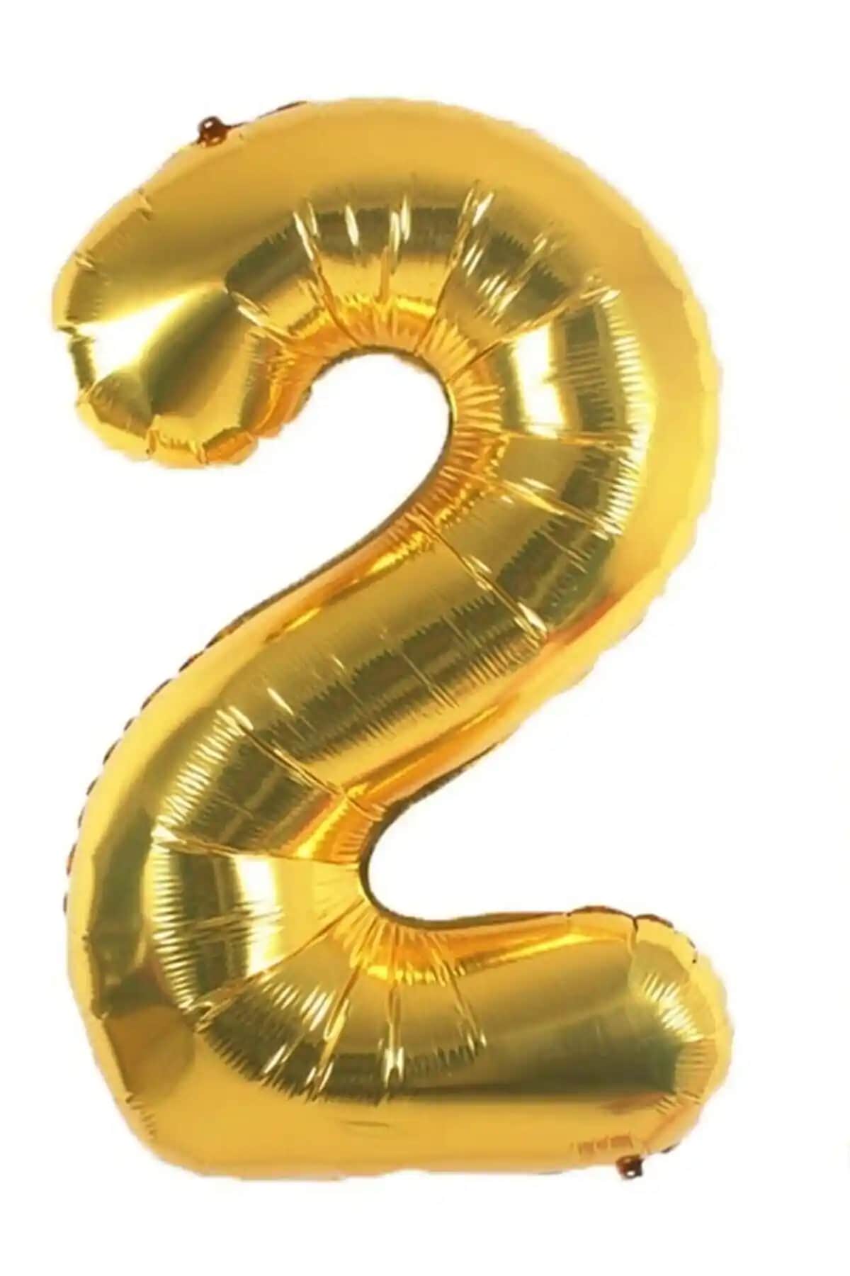 Doğum Günü Dekorasyonunda Folyo Balon ve Pleksi Pasta Süsü Karşılaştırması