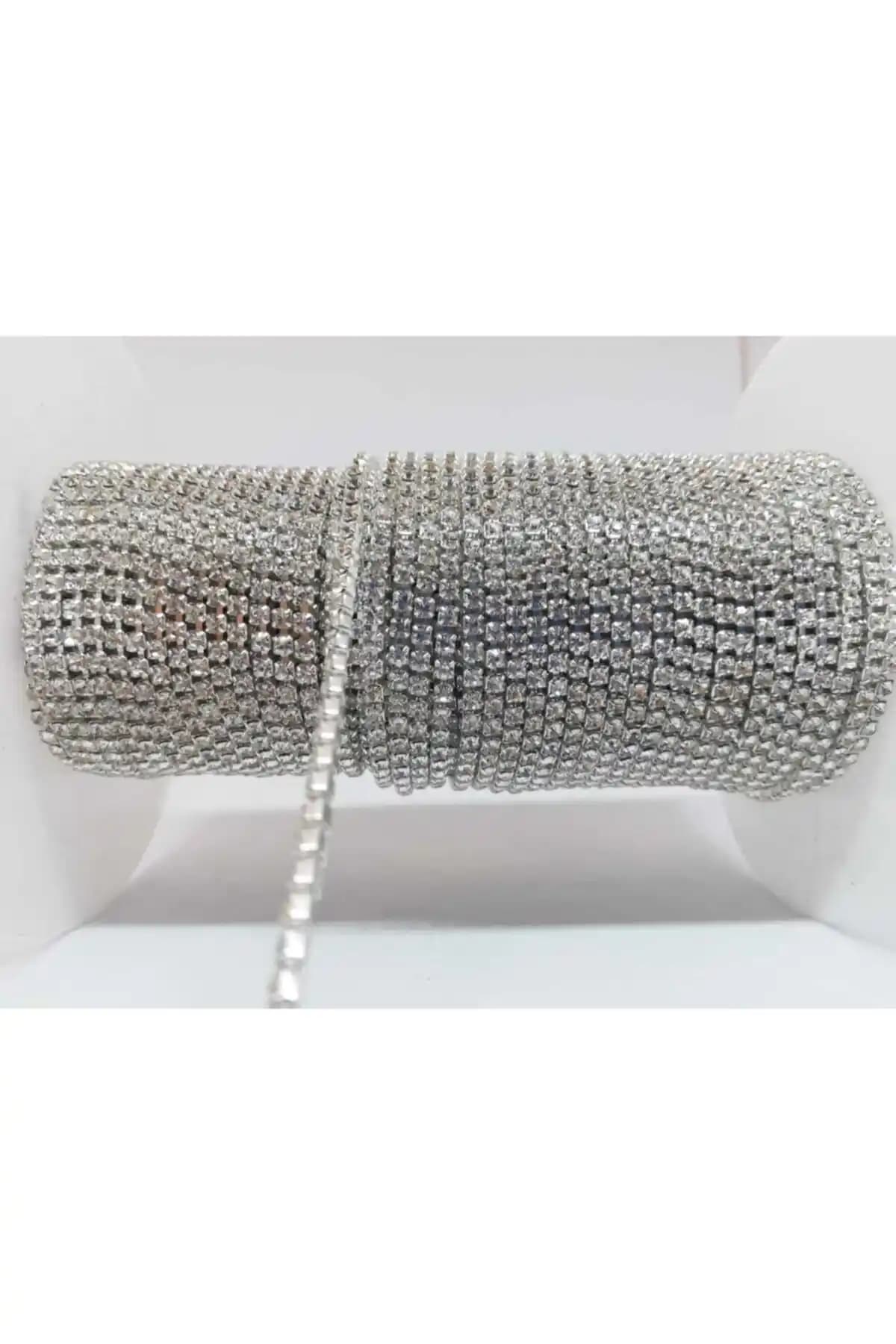 HASAN ERDOĞAN Kristal Taşlı Sık Şerit Zincir 2 Mm – Estetik ve Çok Yönlü Tasarım Aksesuarı