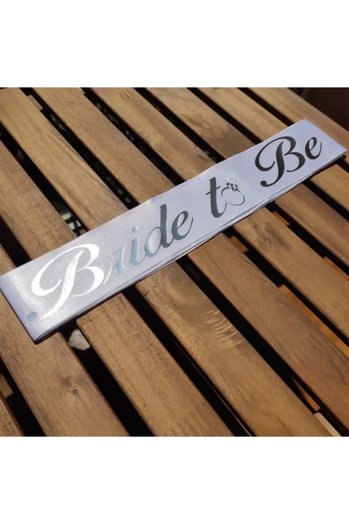 Huzur Party Store Bride To Be Yazılı Beyaz ve Gümüş Gri Kuşak Şık ve Zarif Bekarlığa Veda Detayı