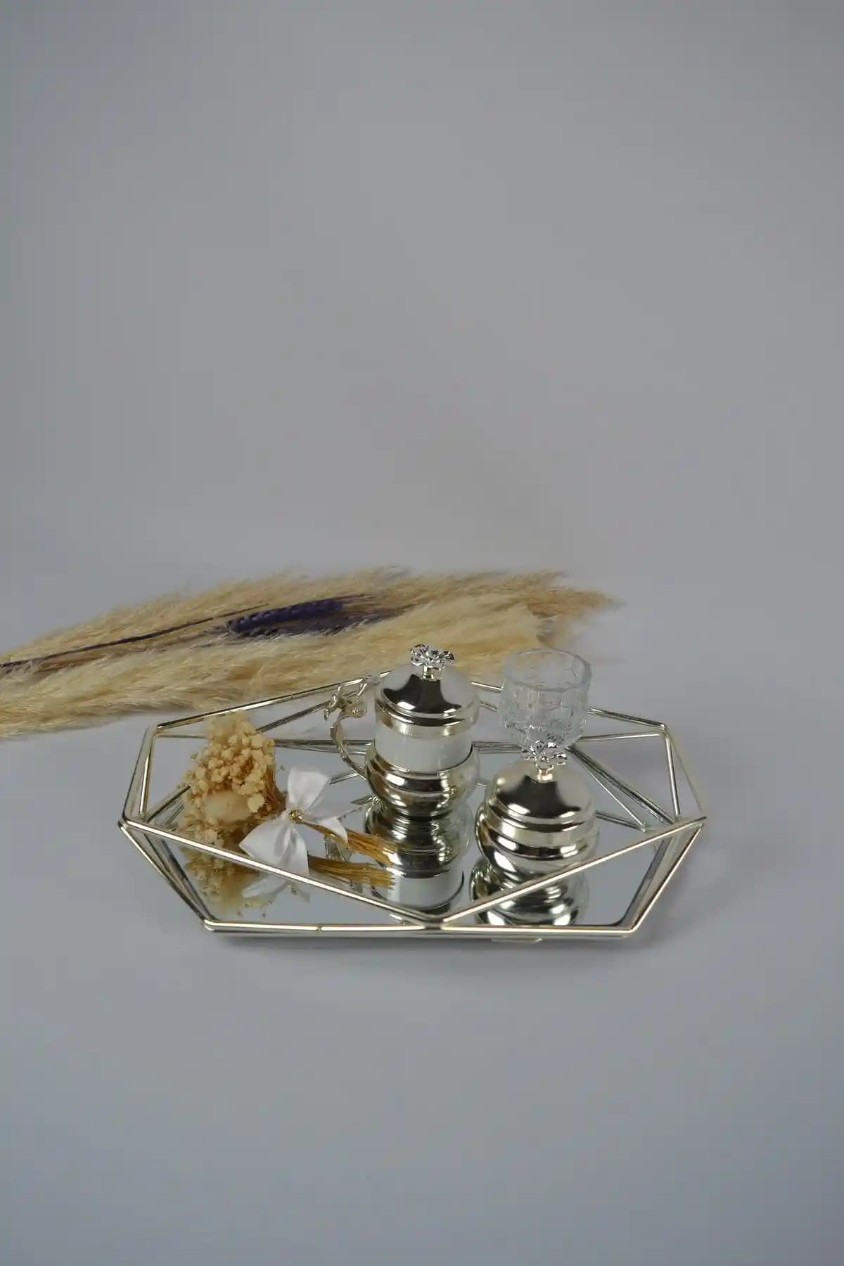 İki farklı söz nişan tepsisi setinin detaylı karşılaştırması ve seçim rehberi