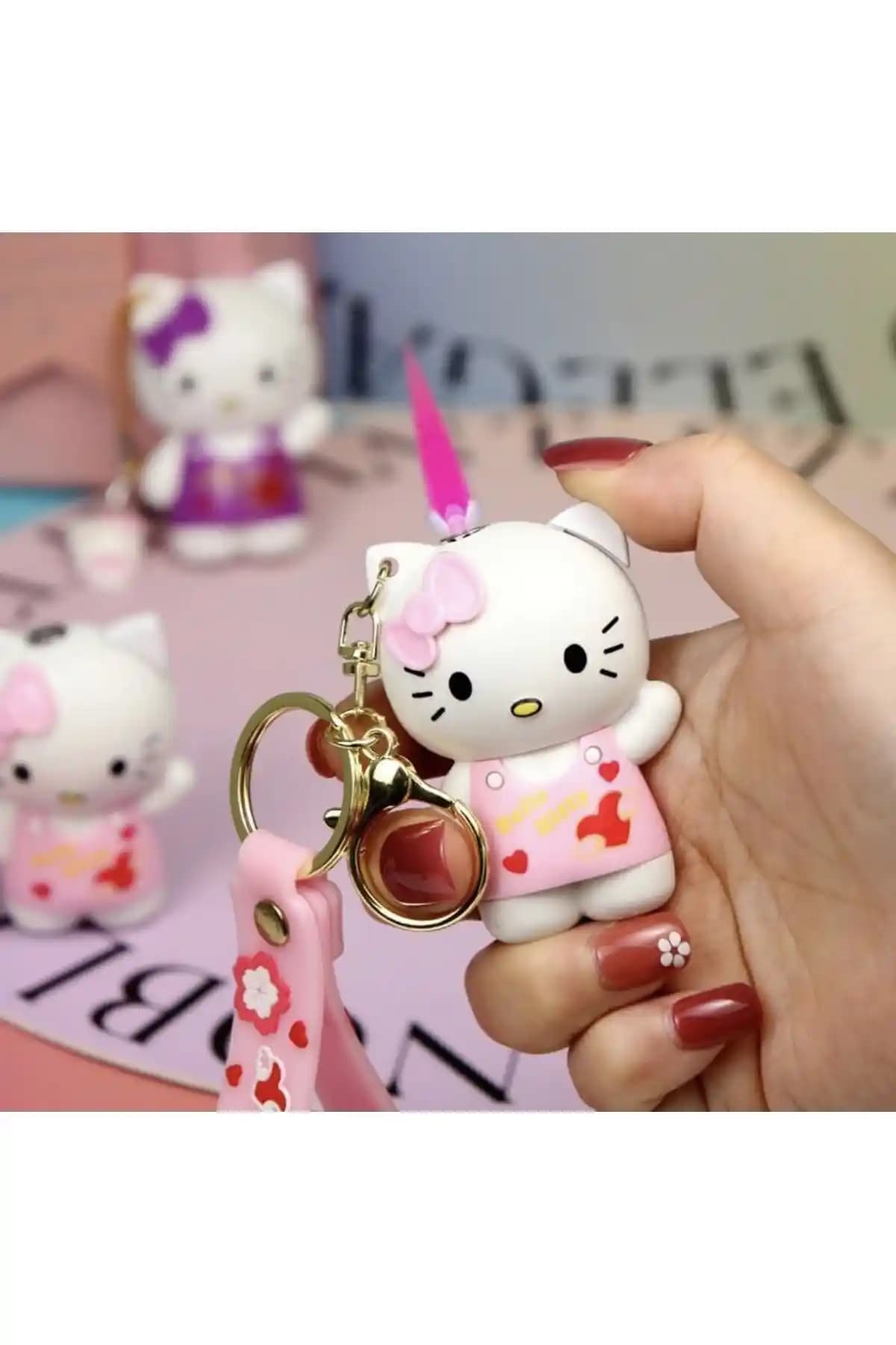 Kişiye Özel ve Hello Kitty Tasarımlı Çakmaklar Karşılaştırması