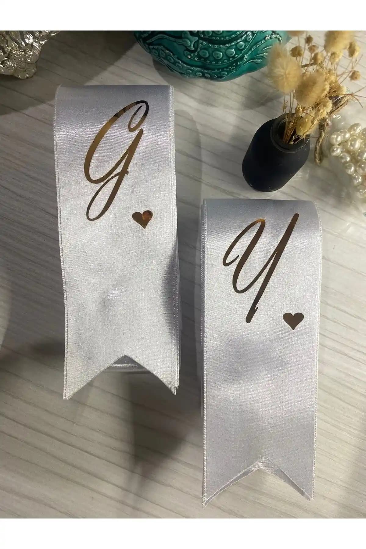 Nuksoc Kalp Detaylı Nişan Düğün ve Gelin Damat Takı Kurdelesi Şık ve Anlamlı Tasarım