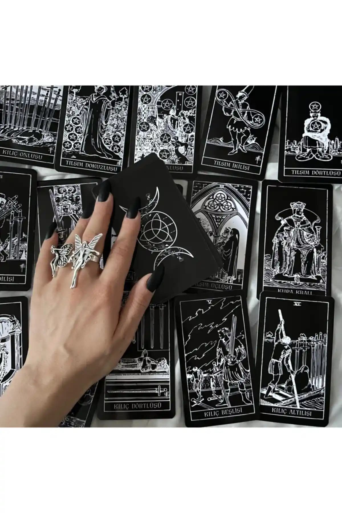 Planet Butik Regin Siyah-Biyaz Tarot Kartları Sanat ve Maneviyatın Buluşması