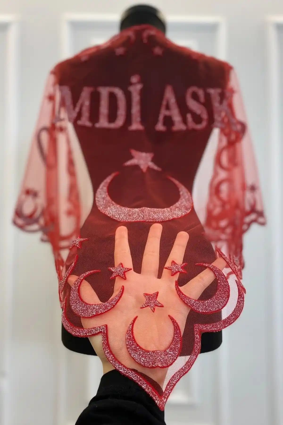 ZEYMERADE Kırmızı Simli ve Ayyılz Pullu Asker Şalı Karşılaştırması ve Özellikleri