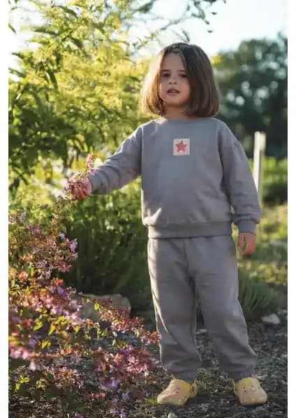 Cigit Sweatshirt Takımı ve Gül Kurusu Fermuarlı Hırka Karşılaştırması