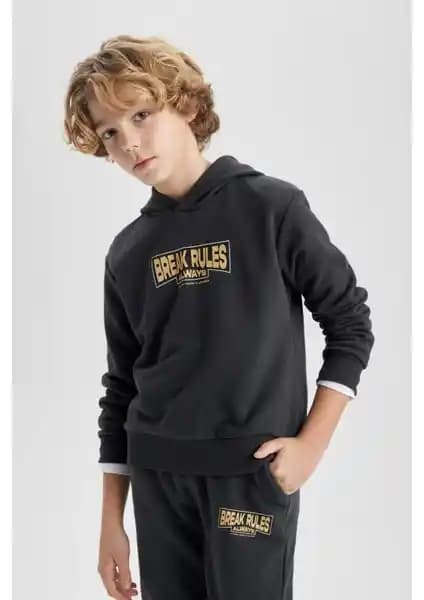 DeFacto Erkek Çocuk Sweatshirtleri Karşılaştırması: Modellerin Özellikleri ve Kullanıcı Yorumları