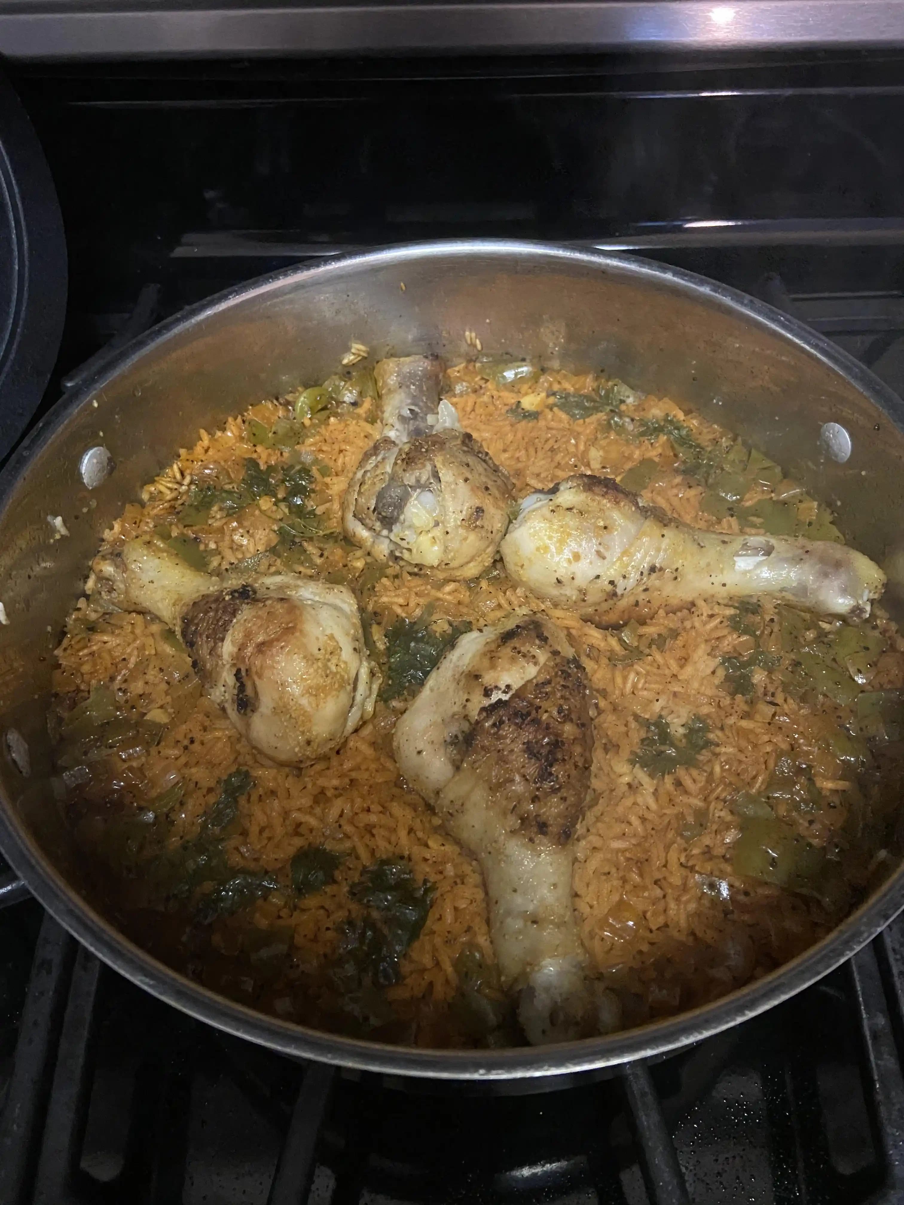 Ev Yapımı Arroz con Pollo Tarifi: Ekonomik ve Lezzetli Tavuklu Pilav Hazırlama Yöntemi