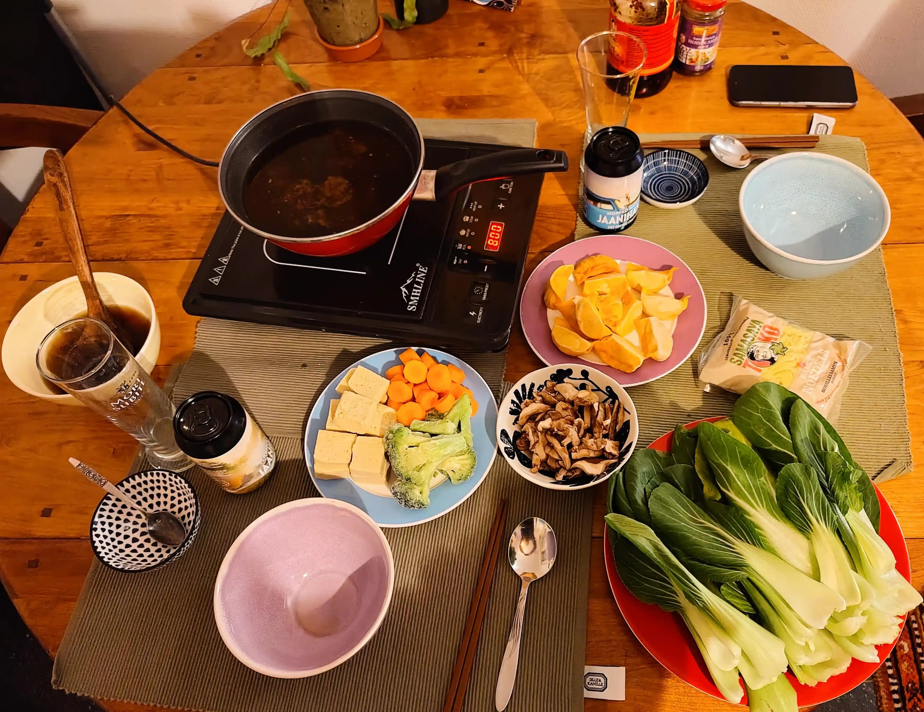 Evde Sıcak Tencere (Hotpot) Hazırlama Rehberi: Uygun Fiyatlı Malzemelerle Lezzetli Tarif