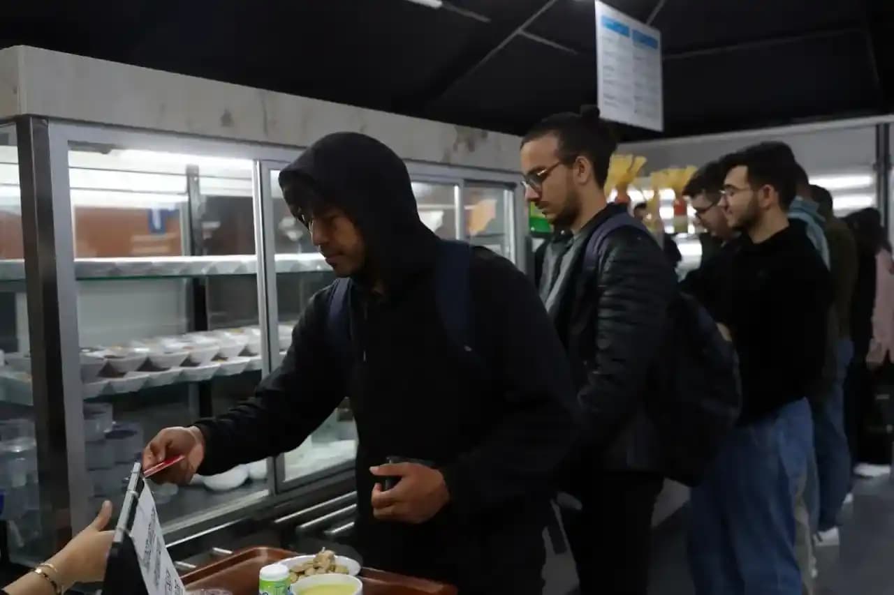 Kampüste Öğle Yemeği Harcamalarını Azaltmak İçin Termosla Ev Yemekleri Taşıma Yöntemi