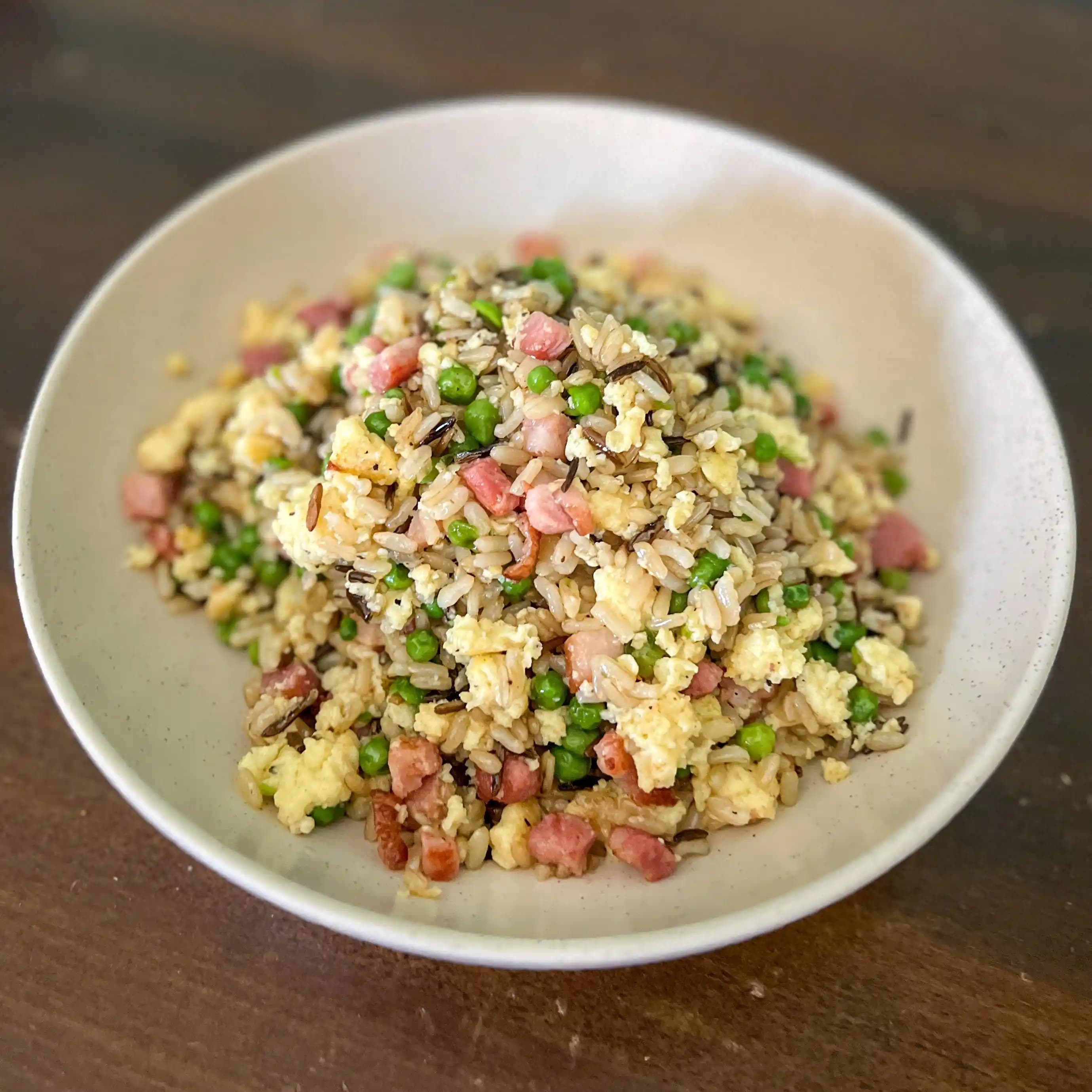 Mikrodalga Ön Pişmiş Kahverengi Pirinçle İtalyan Usulü Kızarmış Pilav Hazırlama Yöntemi