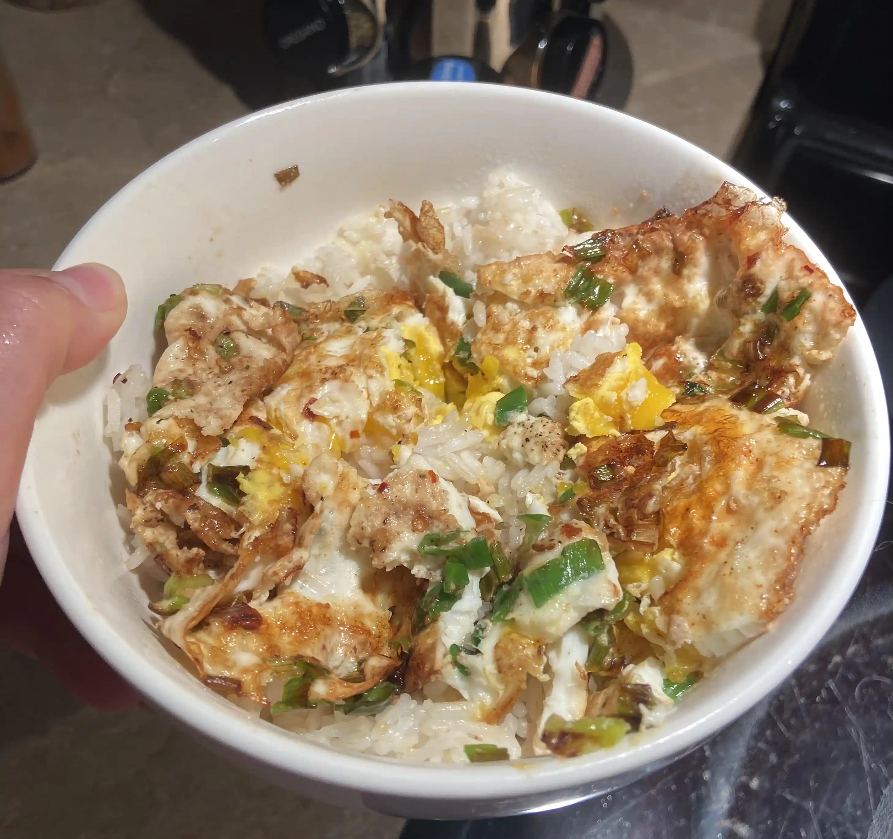 Yeşil Soğanlı Yumurta ve Pirinç: Ekonomik ve Pratik Yemek Tarifleri