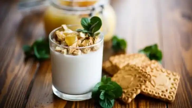 Yoğurt Dışında Gece Atıştırmalıkları: Sağlıklı ve Tatlı Alternatifler Nelerdir?