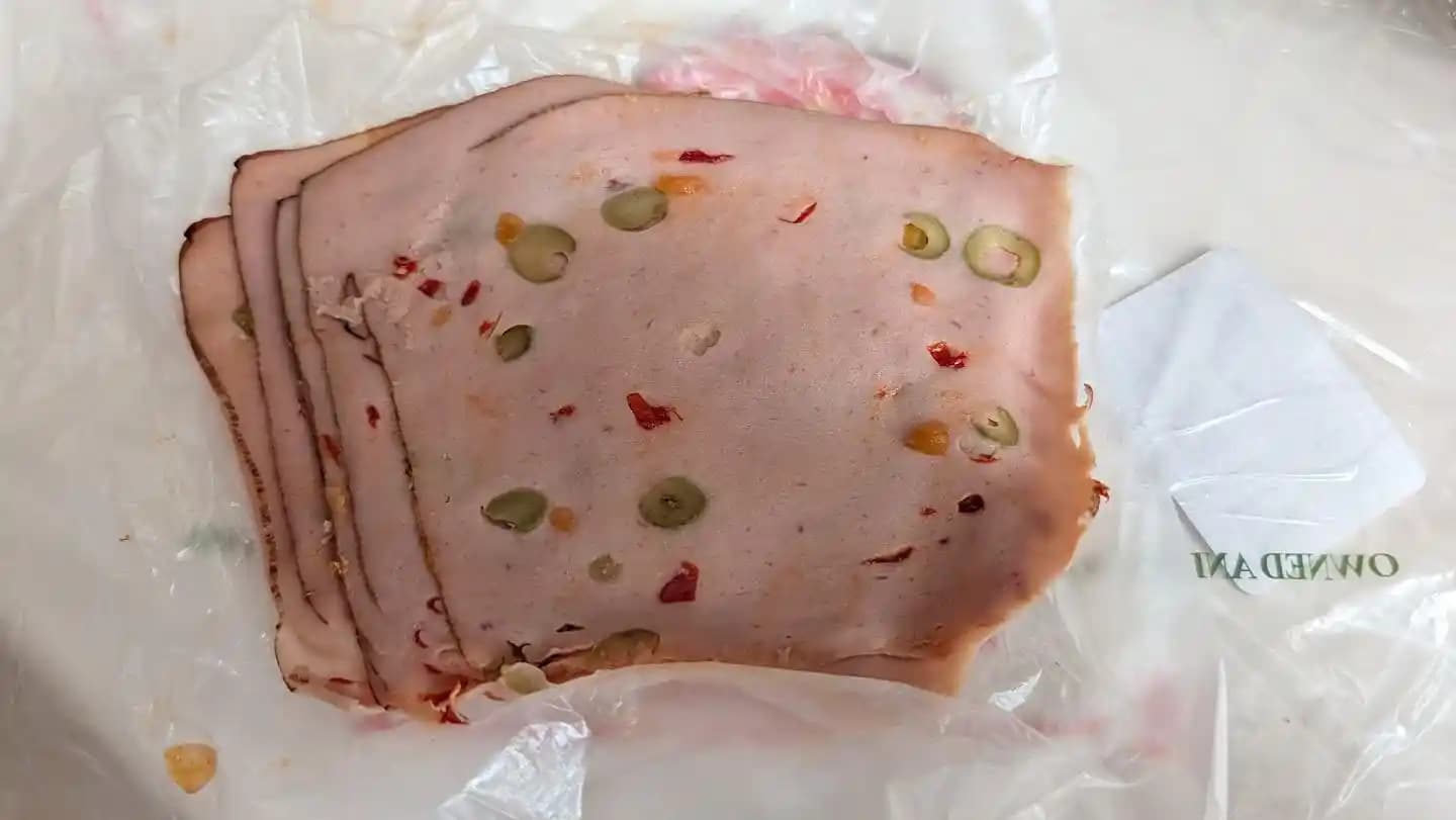 Zeytinli Salam: Tarihçesi, Özellikleri ve Günümüzdeki Tüketim Alışkanlıkları