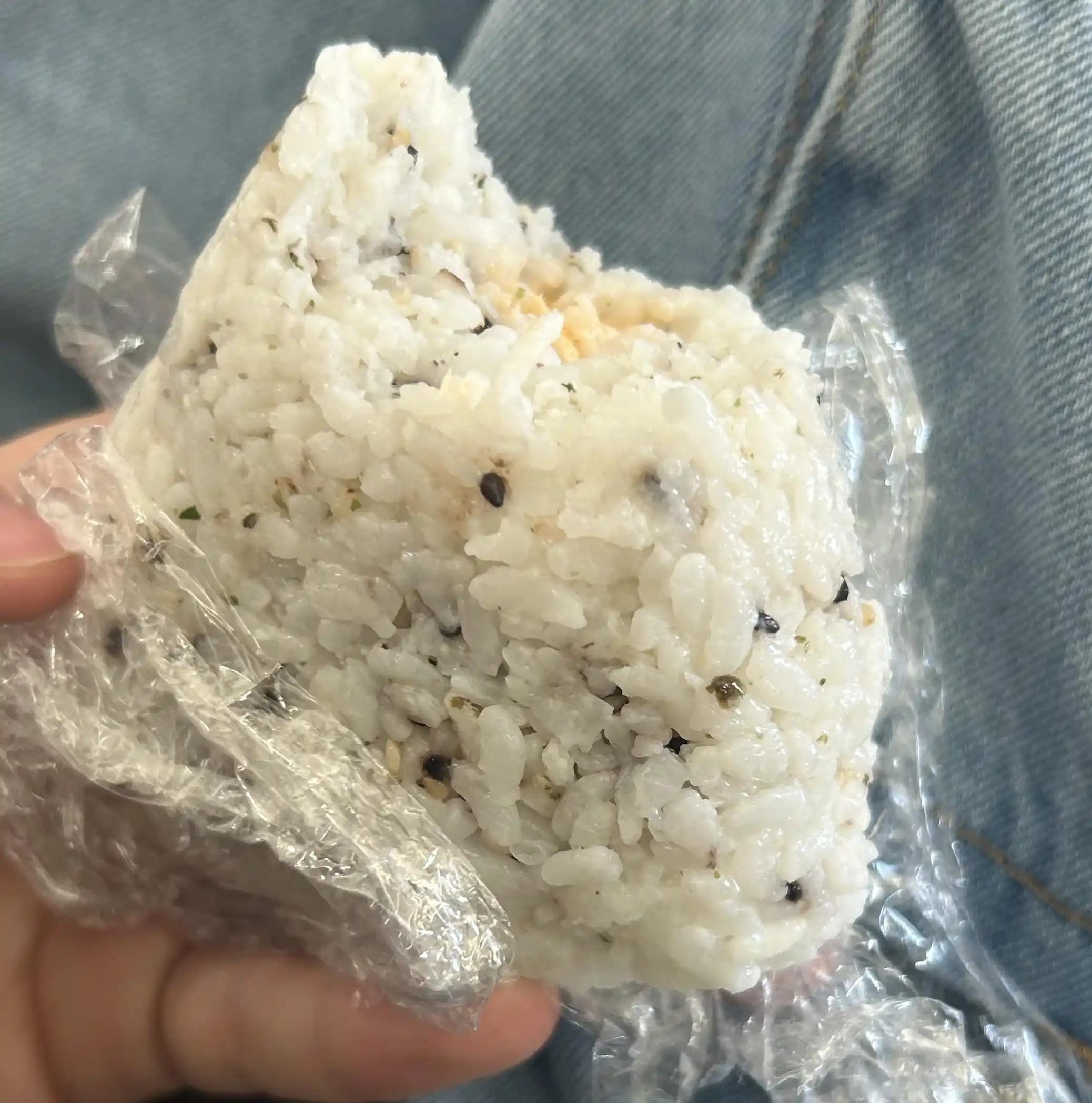 Baharatlı Ton Balıklı Onigiri Tarifi: Ekonomik ve Pratik Japon Atıştırmalığı