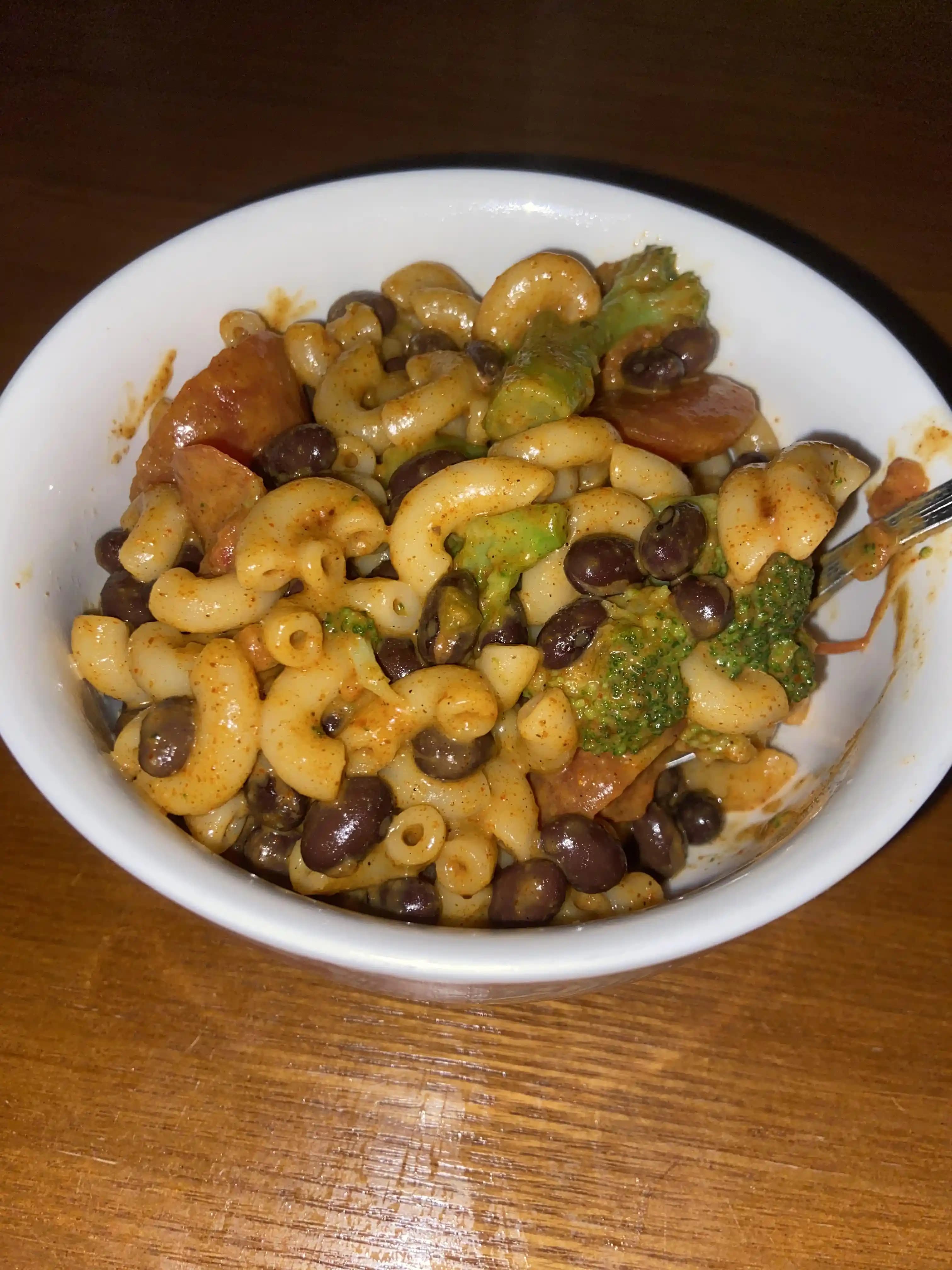 Ekonomik ve Besleyici Chili Mac Tarifi: Düşük Maliyetli Pratik Yemek Seçeneği