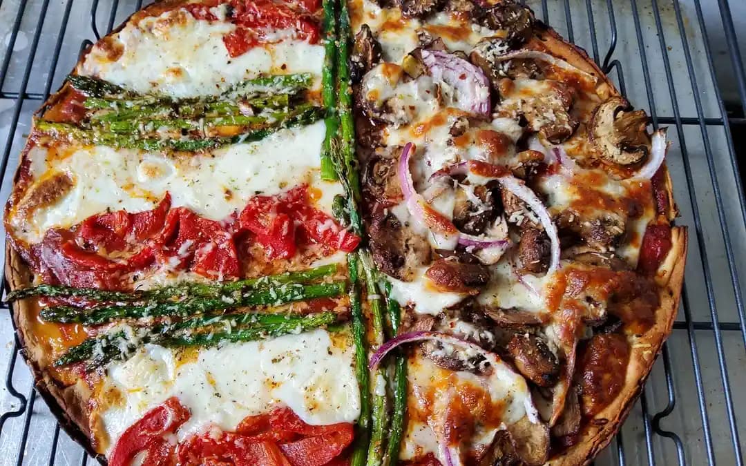 Evde Pratik Pizza Yapımı: Malzeme Seçimi ve Pişirme Teknikleriyle Lezzetli Sonuçlar