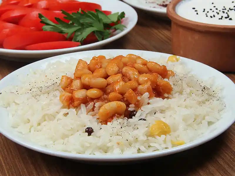 Fasulye ve Pirinç Pişirme Teknikleri ve Kültürel Tarifler Üzerine Kapsamlı Rehber