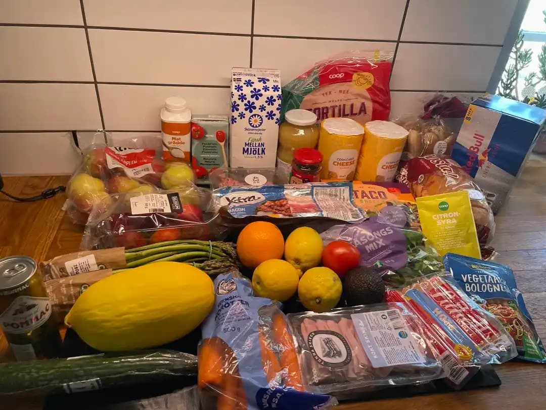 İsveç'te Dört Kişilik Aile İçin Haftalık 677 SEK Gıda Alışverişi ve Bütçe Yönetimi