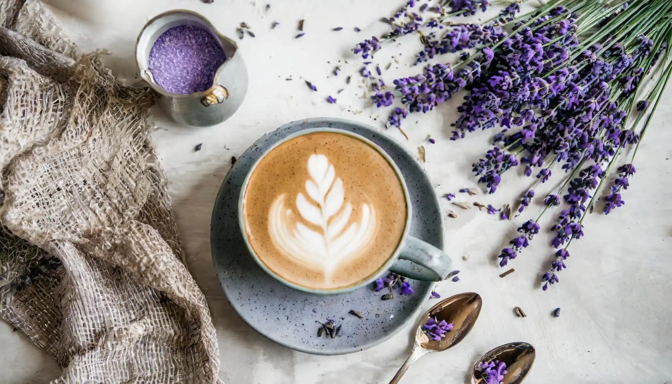 Lavanta Matcha Latte Evde Ekonomik Hazırlama Yöntemleri ve Tarif Detayları