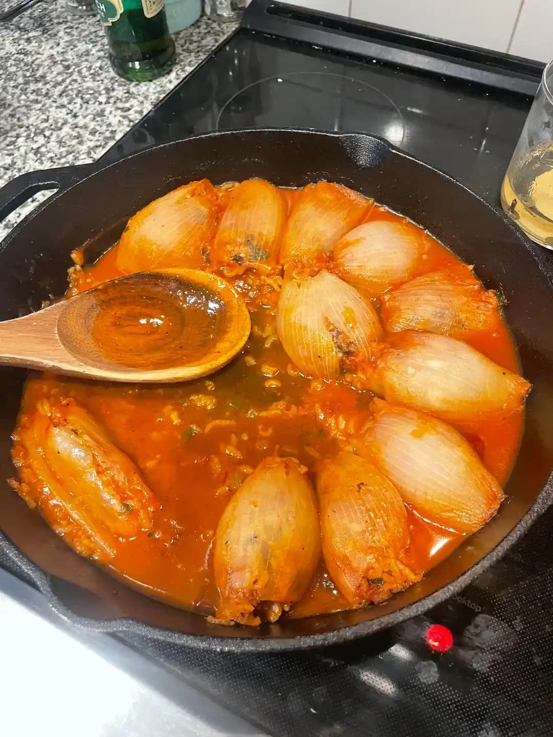 Soğan Dolması Tarifi: Orta Doğu Mutfağından Kıyma ve Pirinçle Hazırlanan Lezzet