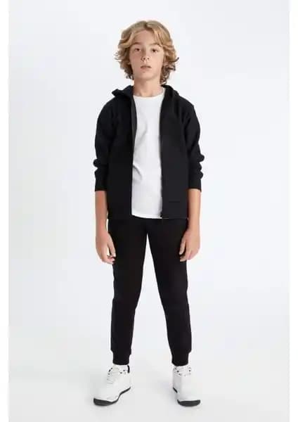 DeFacto ve Koton Erkek Çocuk Jogger Eşofman Altları Karşılaştırması ve Seçim Rehberi