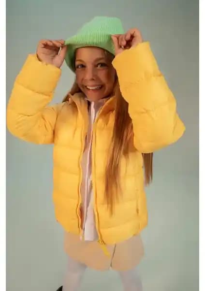 DeFacto ve Lela Kız Çocuk Şişme Montları Karşılaştırması: Özellikler ve Kullanıcı Yorumları