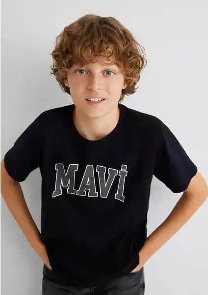 Mavi Logo Baskılı Siyah Çocuk Tişörtü Günlük Kullanım ve Şıklık İçin Uygun