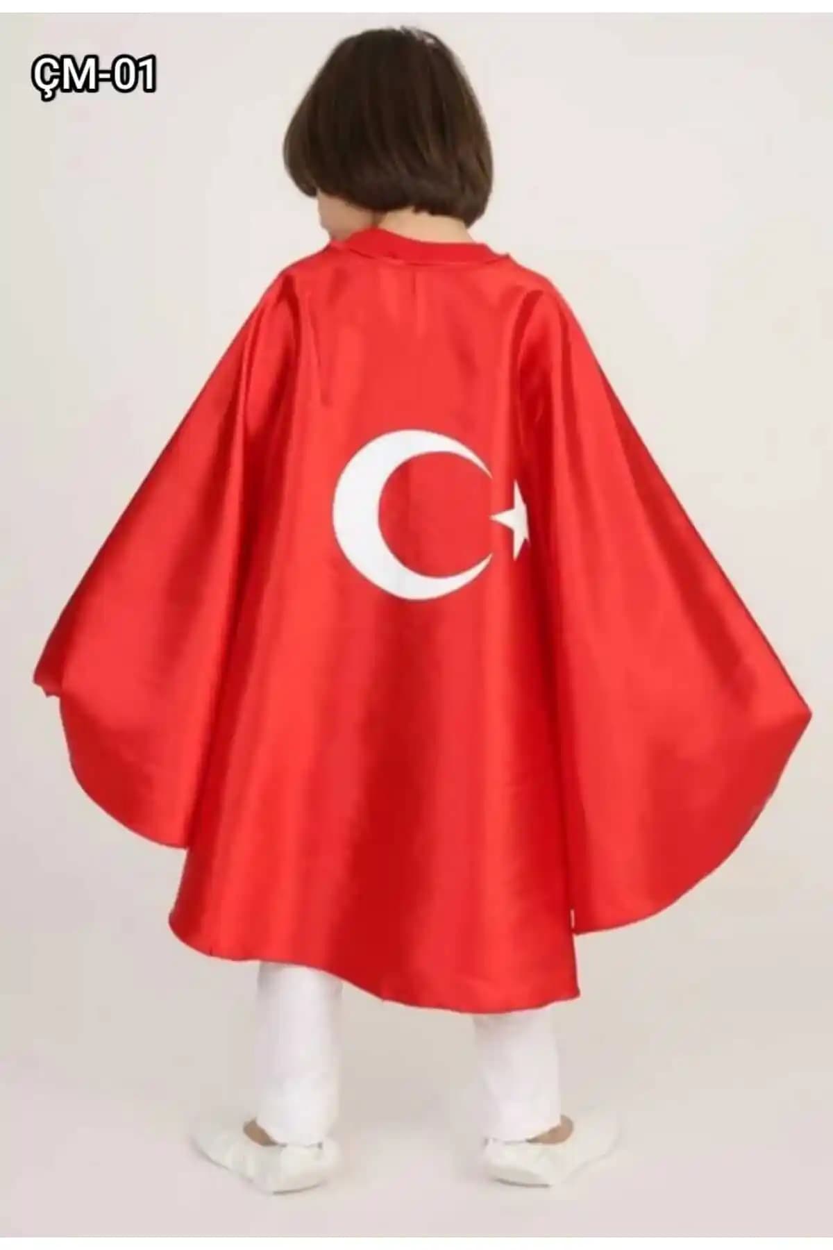 Türk Bayrağı Desenli Çocuk Pelerini Yüksek Kaliteli Şık ve Rahat Tasarım