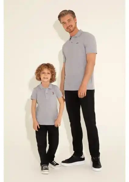 U.S. Polo Assn. Erkek Çocuk Gri Melanj ve Mavi Basic Polo Yaka Tişörtleri Karşılaştırması