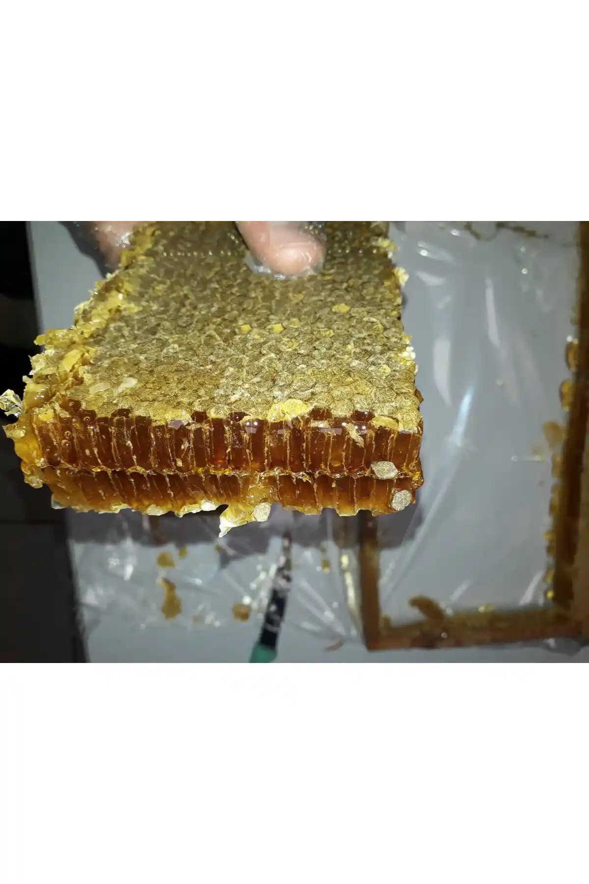 Bal Dünyası Saff Petek Bal: Doğal ve Katkısız Saf Bal Deneyimi