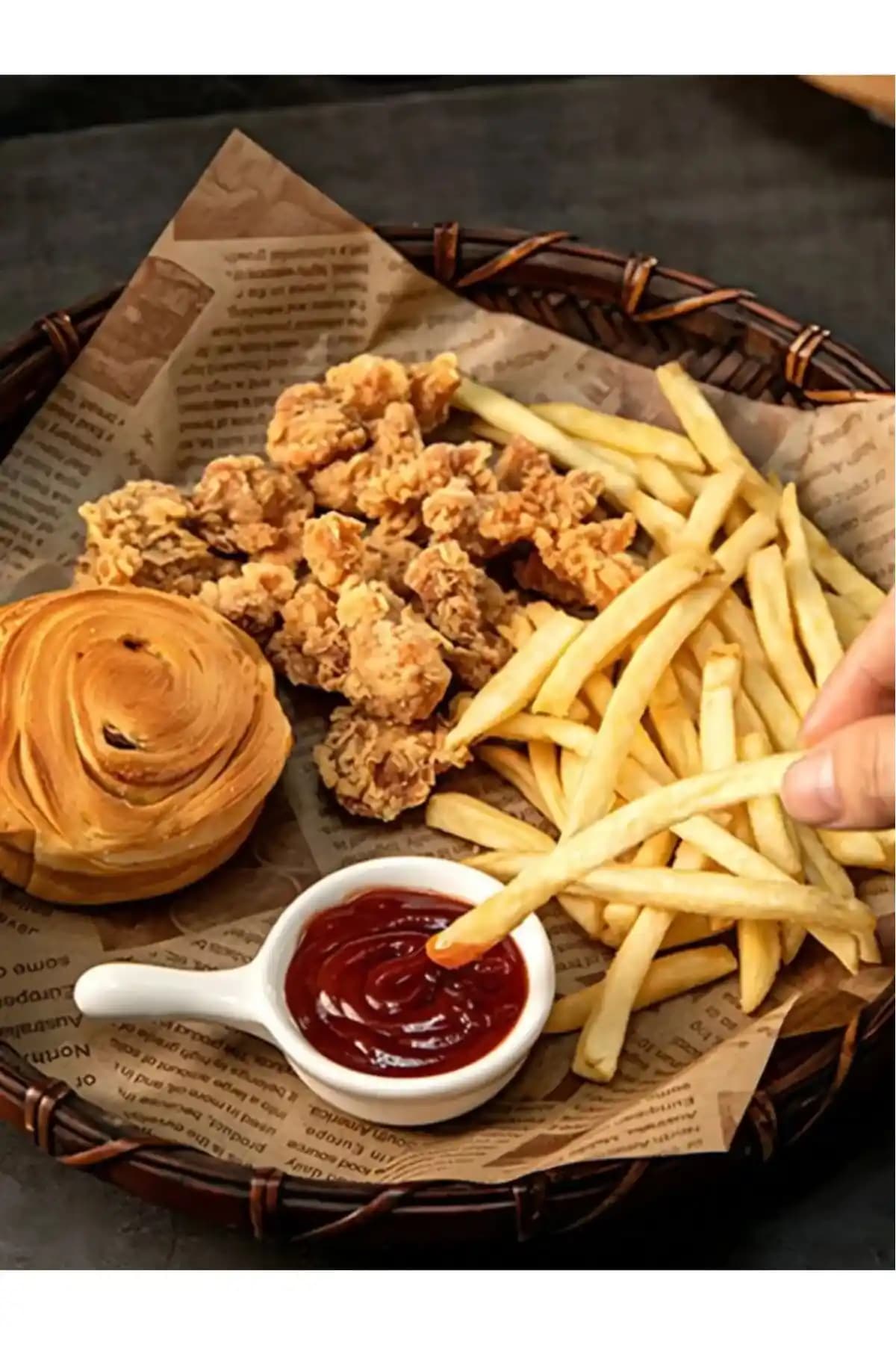 TRUSTMODA 50 Adet Kendinden Desenli Gıda Teması Uygun Servis Kağıdı ve Sunum Malzemeleri