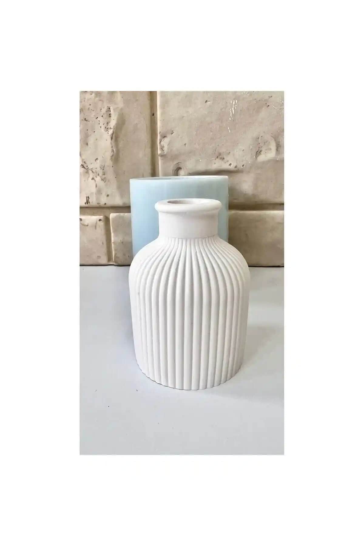 Atölye Eda Dem Çizgili Düz Vazo ve Kurdelya Dallı Yapraklı Çiçek Kalıbı Karşılaştırması