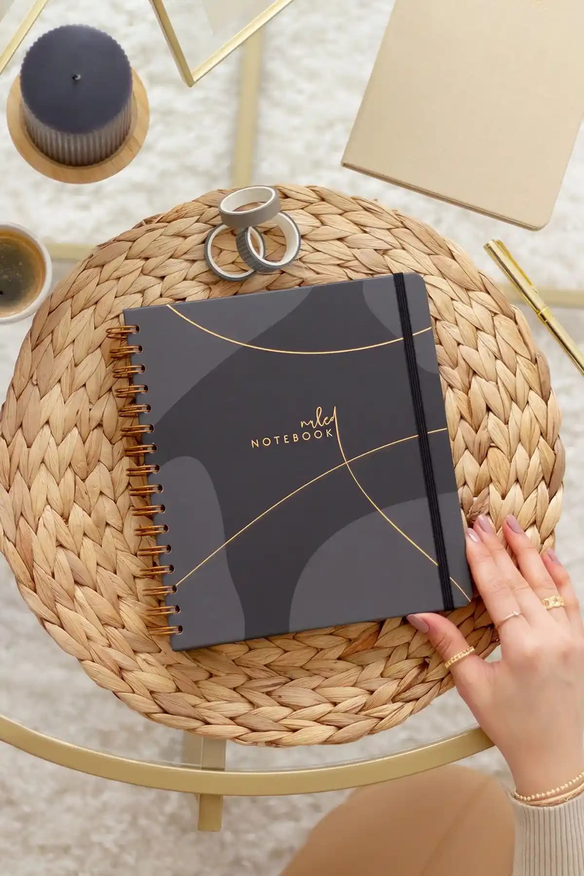 Matt Notebook 19x21 Cm Kare Lastikli Spiralli Sert Kapak Not Defteri Özgün ve Dayanıklı Tasarım