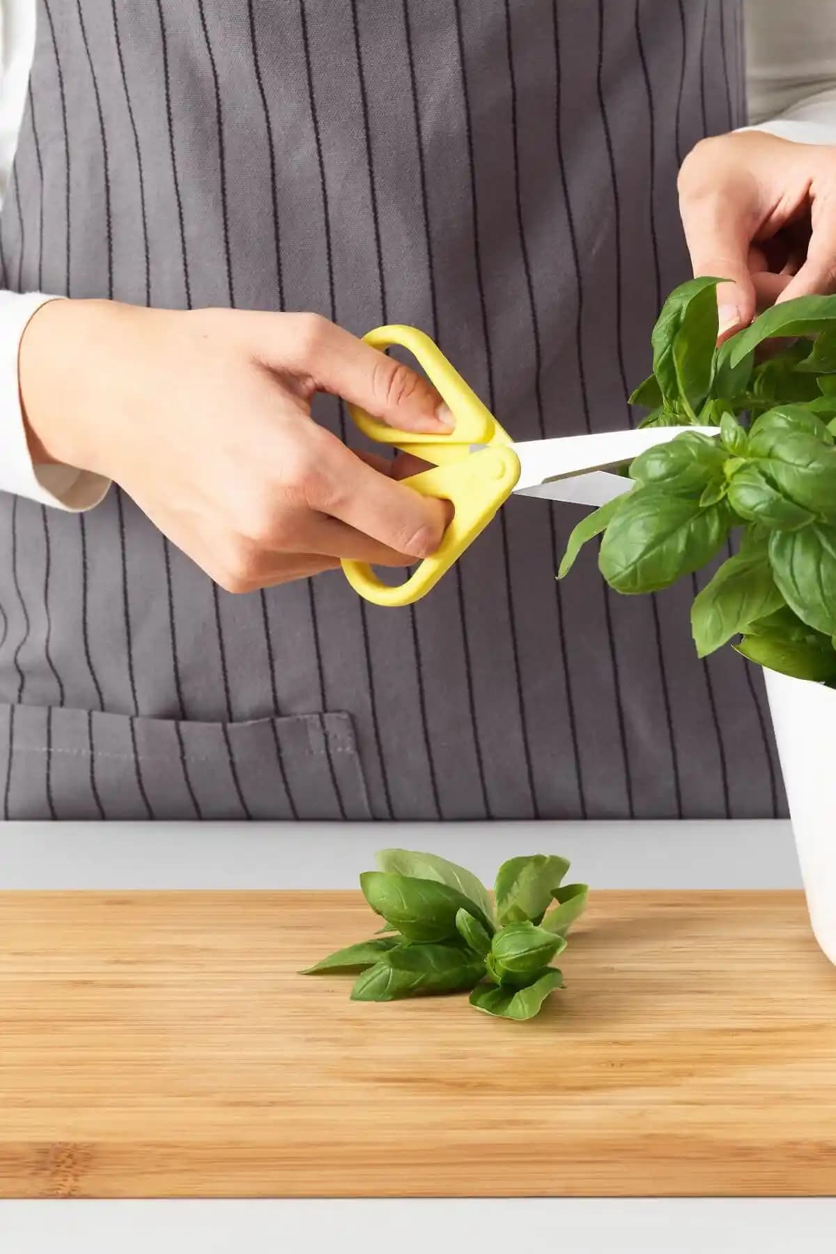 IKEA Sarı 16 Cm Mutfak Makası: Dayanıklı ve Şık Pratik Mutfak Aracı