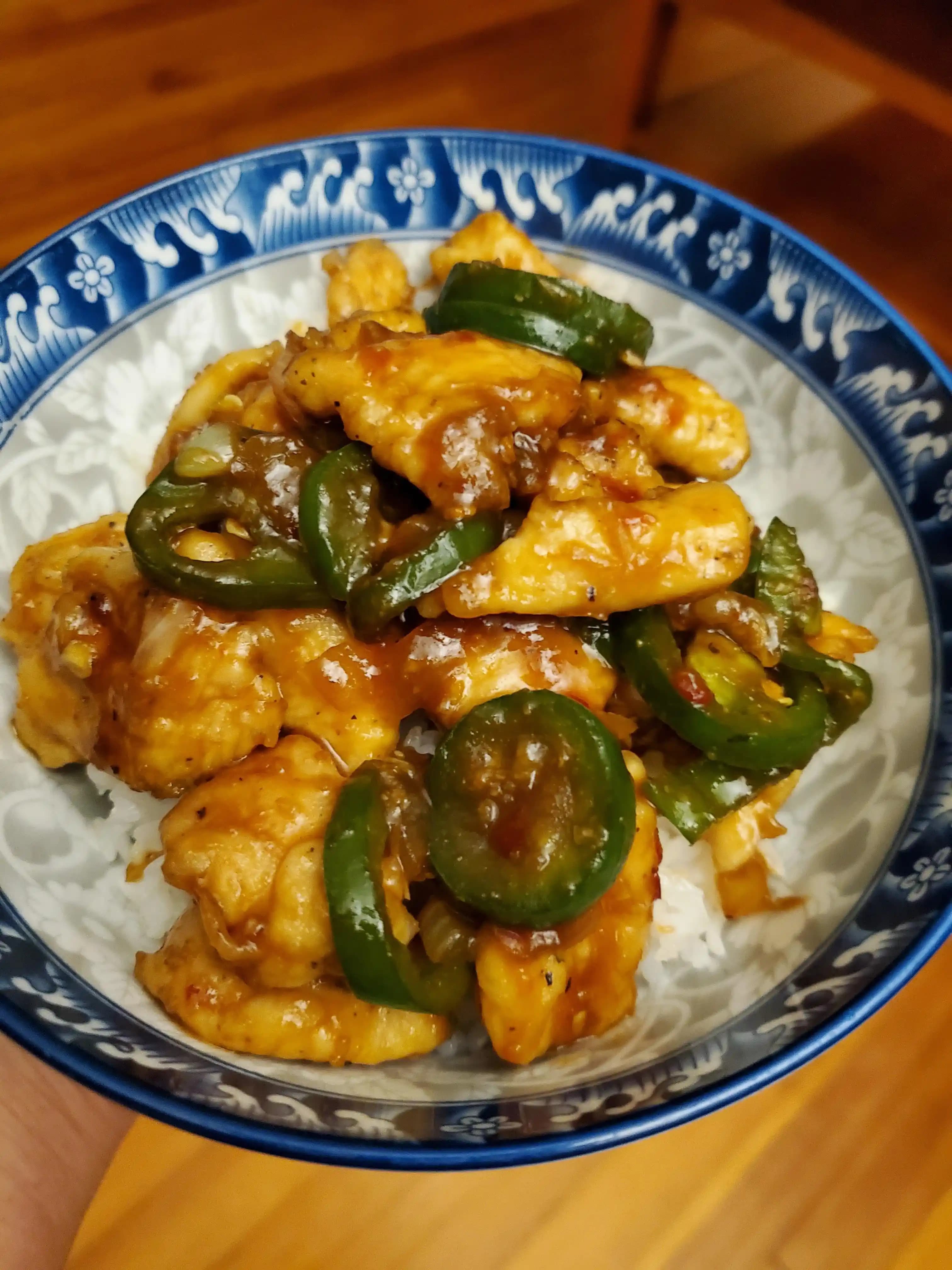 Evde Bal Sarımsaklı Tavuk ve Jalapeno Sote Tarifi: Sağlıklı ve Lezzetli Hazırlık Yöntemi