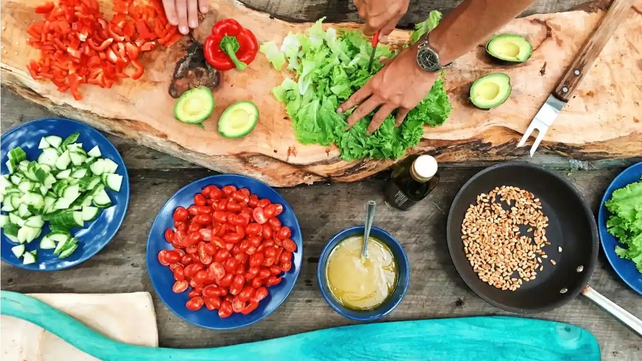 Evde Yemek Pişirme ve Artan Yemekleri Değerlendirme Stratejileri: Planlama ve Zaman Yönetimi