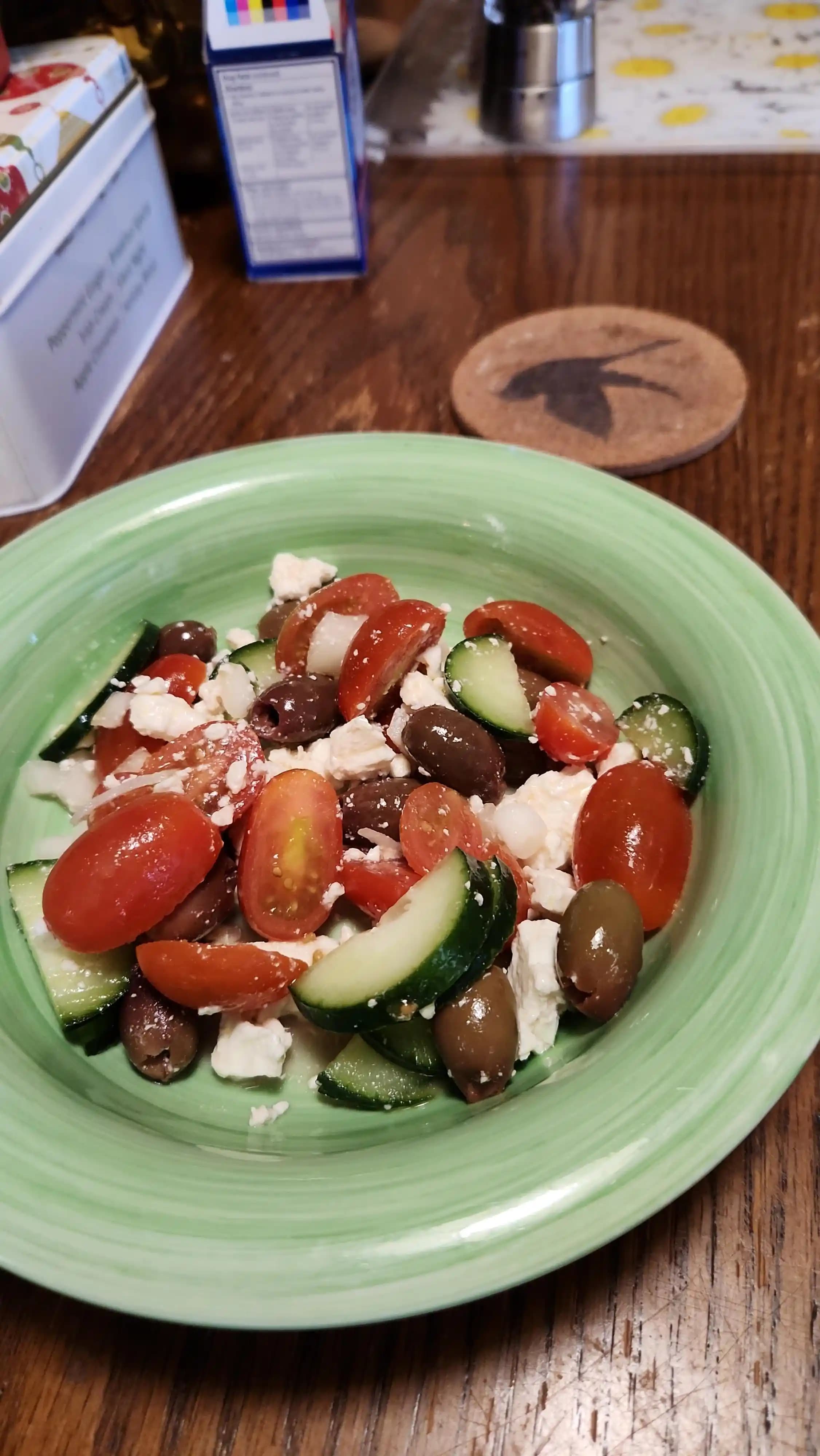 Haftada 2-3 Kez Tüketilebilen Ekonomik ve Sağlıklı Yunan Salatası Tarifi ve Beslenme Önerileri