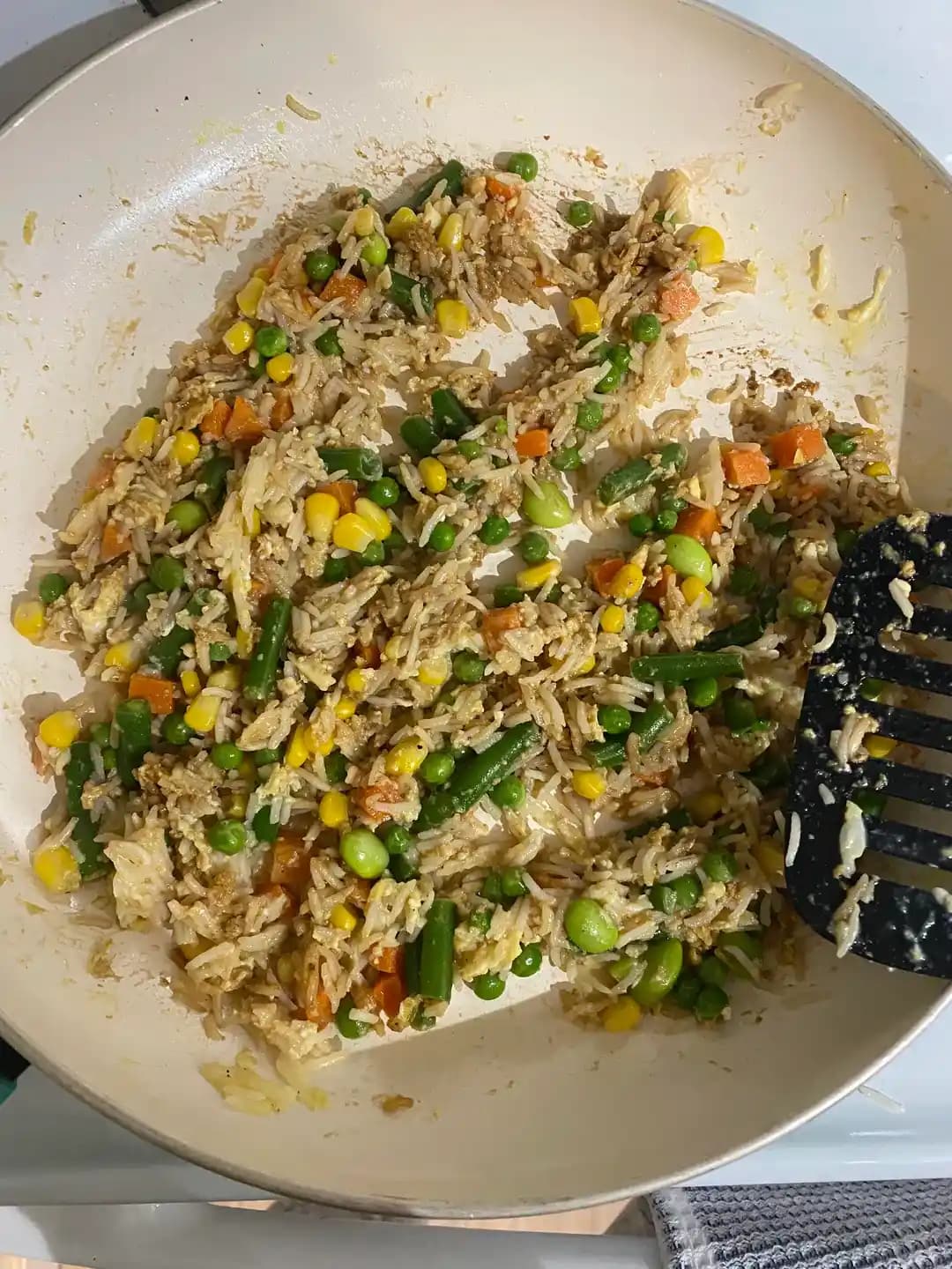 5 Dakikada Pratik Kızarmış Pilav Tarifi: Hızlı ve Ekonomik Yemek Seçeneği